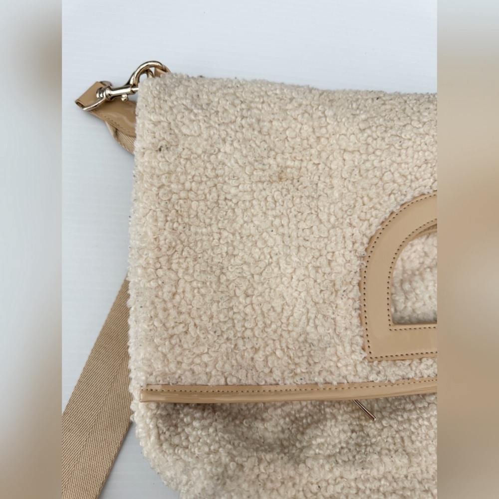BEIS The Messenger Tote — Limited Edition - Picture 16 of 16
